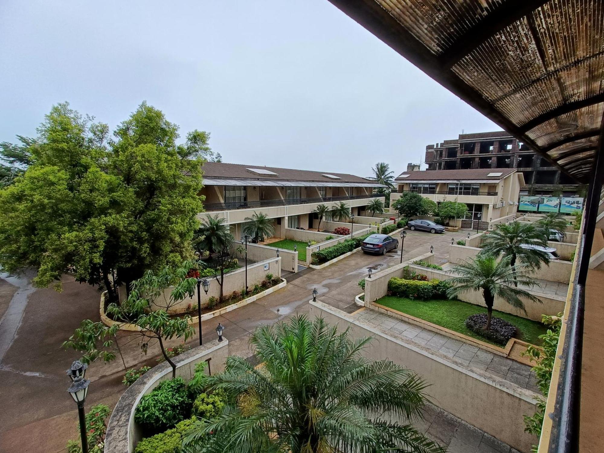 Hotel Misty Meadows, Lonavla Exterior foto